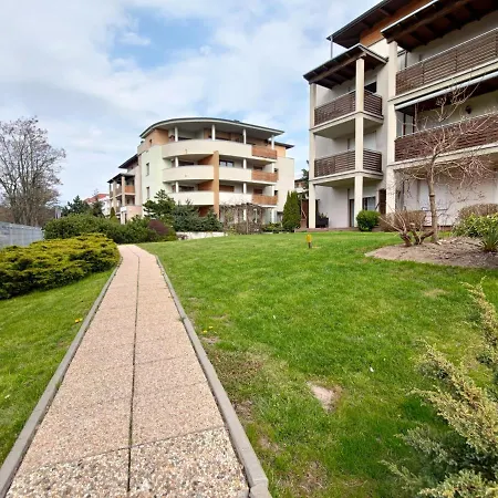 Komfortowy Dwupokojowy Z Tarasem I Garaz ウストカ