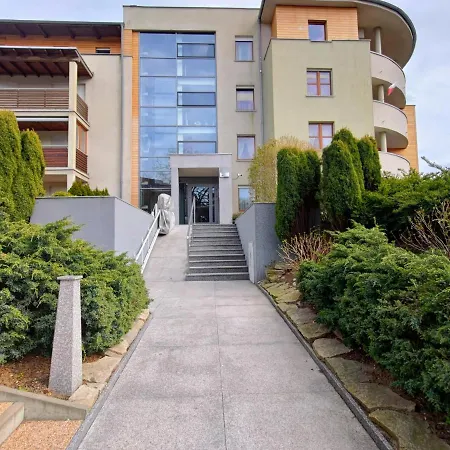 Komfortowy Dwupokojowy Z Tarasem I Garaz ウストカ